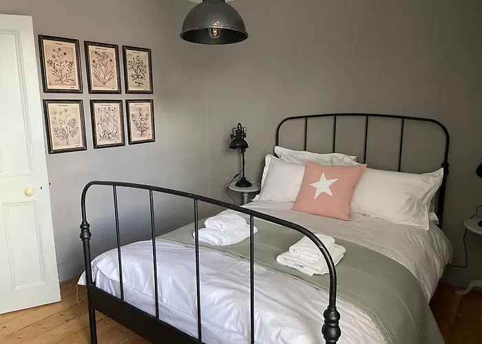 Charming Bight Cottage Moments From Beach By Whitstable-Holidays