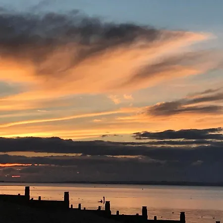 Charming Bight Cottage Moments From Beach By Whitstable-Holidays Exterior photo