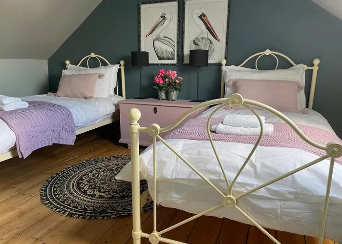 Charming Bight Cottage Moments From Beach By Whitstable-Holidays